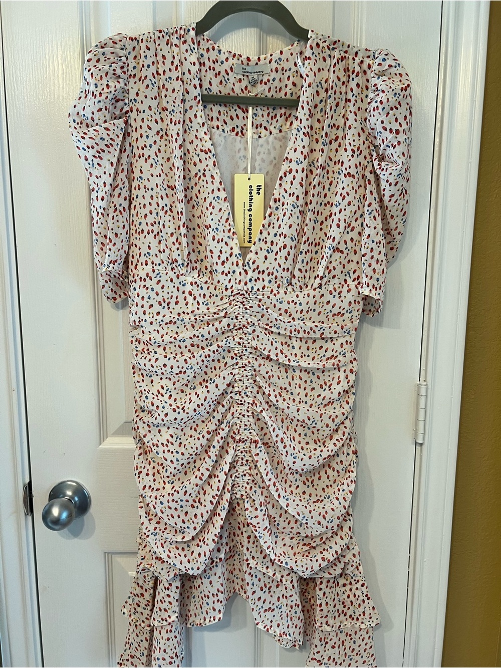 NWT The Clothing Company Ruched V-Neck Ivory Floral Dress, Size M